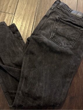 Men's Black Skinny Jeans with Subtle Wash